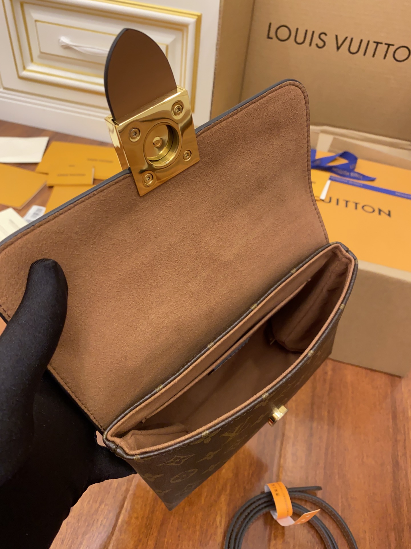 Louis Vuitton M168950