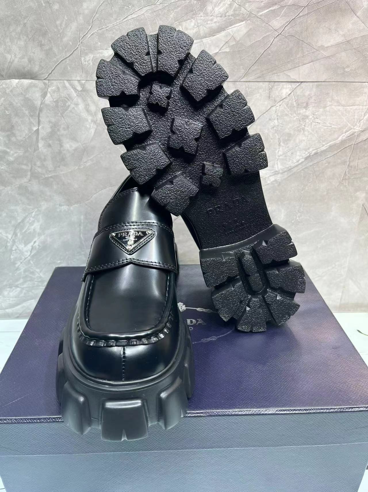 Prada Carrefour‘s shoes