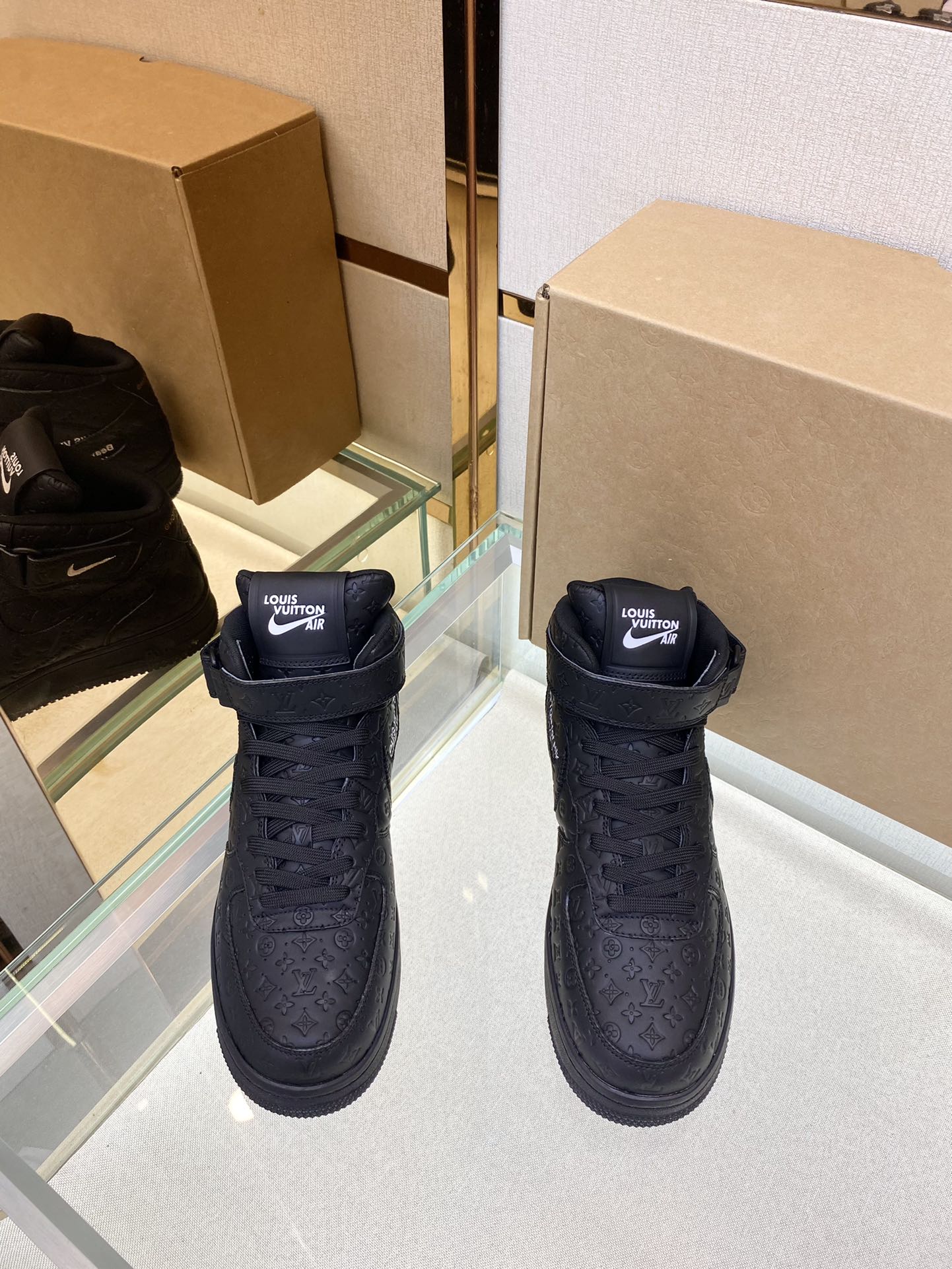 Louis Vuitton Nike Joint 🆕 Men's Abbesses High Top Sneakers