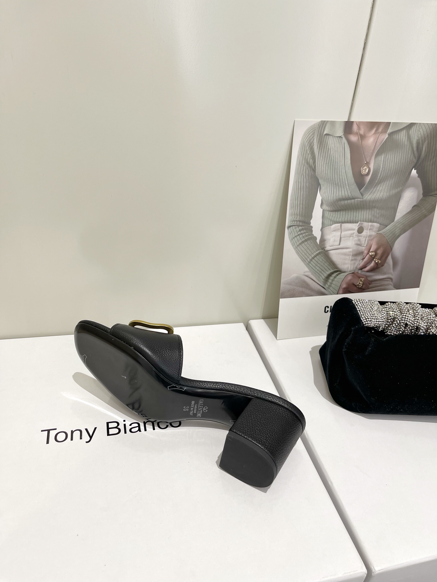 【Valentino】𝟐𝟎𝟐𝟏/𝐒𝐒 𝐧𝐞𝐰  Valentino 2022 / fw spring and summer new women's slippers