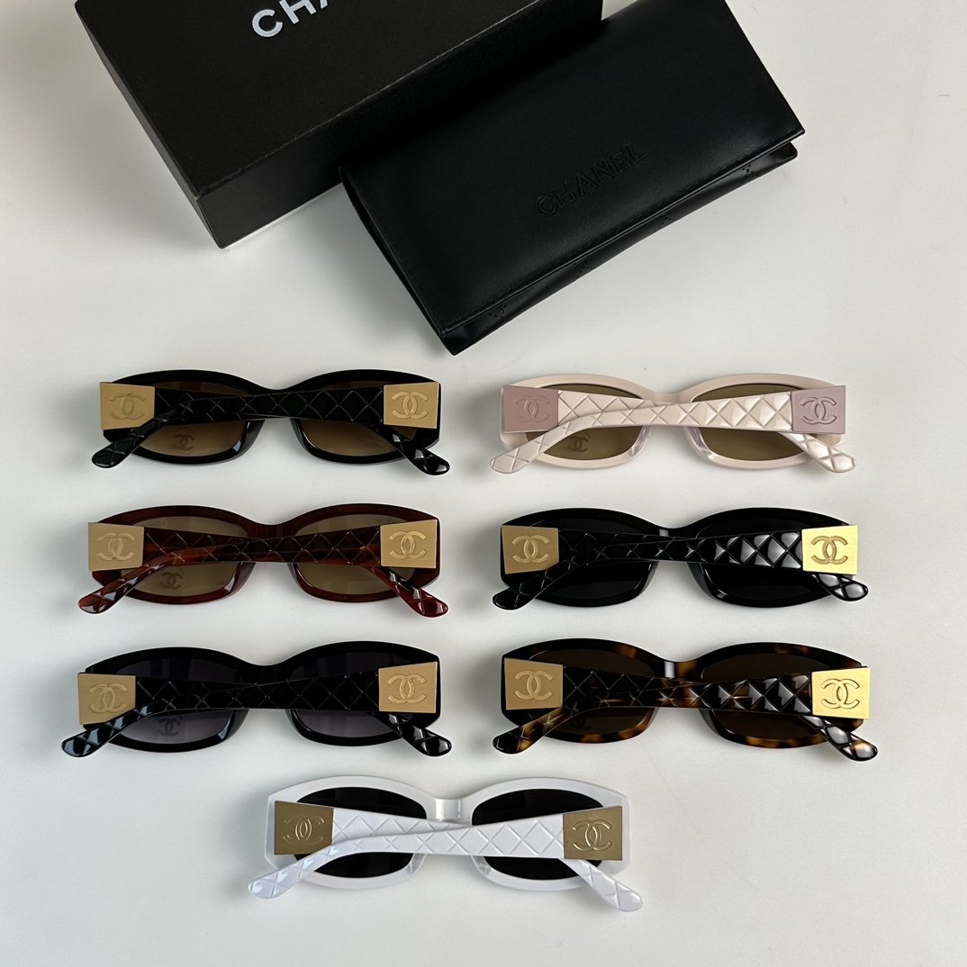 CHANEL  Fragrant Grandma Prism Design Medieval Style C74573S