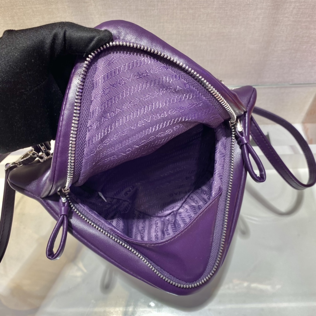 𝐏𝐑𝐀𝐃𝐀 New Women's Bag 1BA315