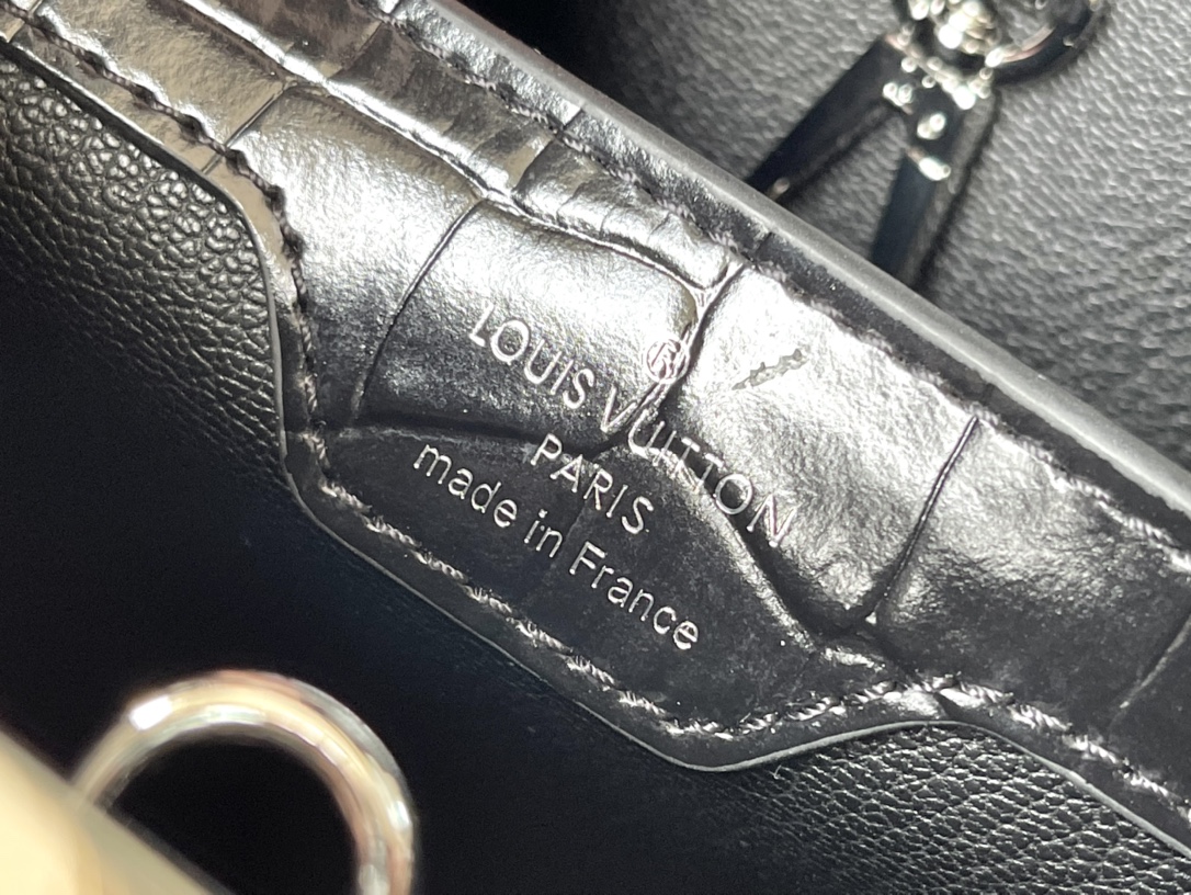 𝐋𝐎𝐔𝐈𝐒 𝐕𝐔𝐈𝐓𝐓𝐎𝐍   M51783