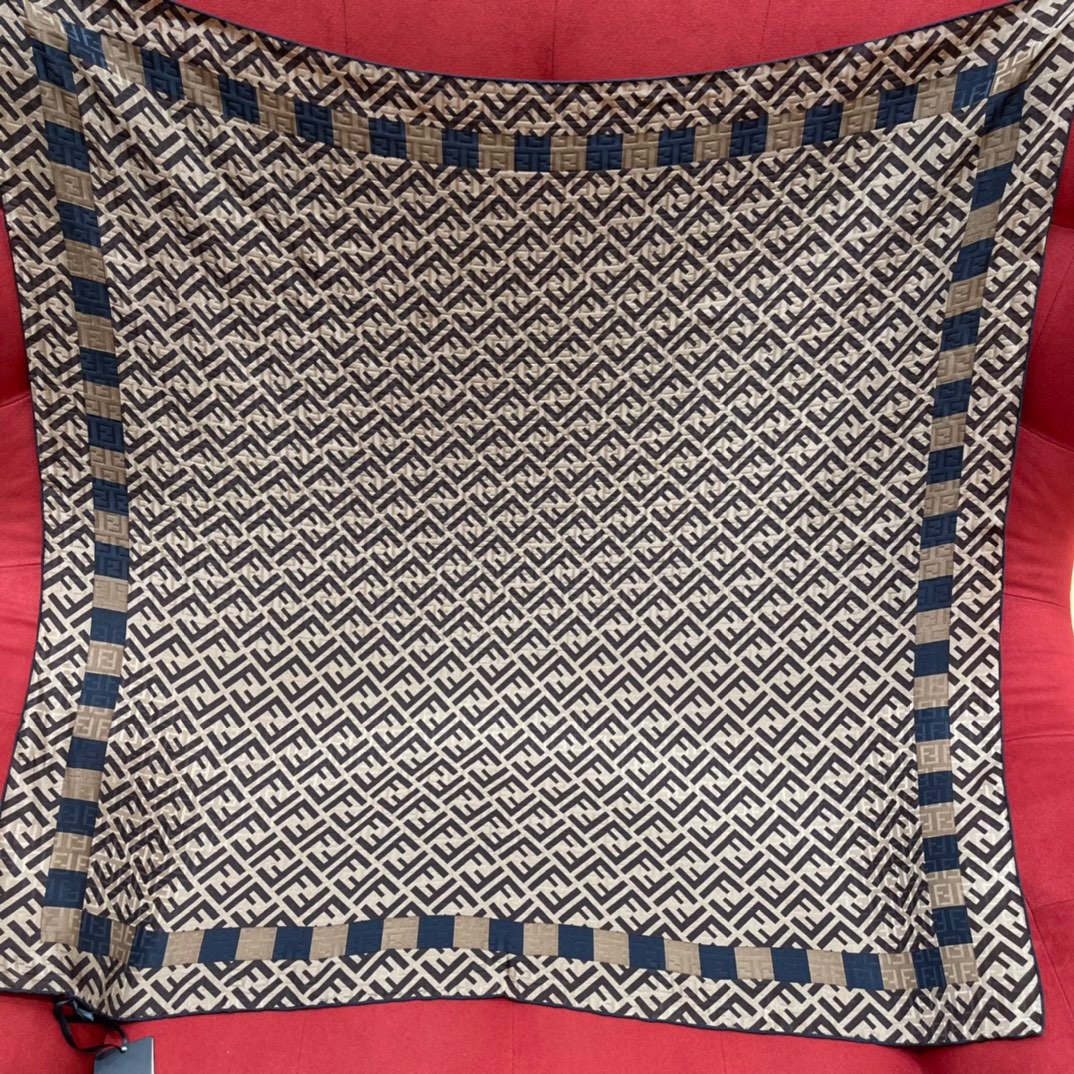 𝐅𝐞𝐧𝐝𝐢 Sand-washed twill silk three-dimensional jacquard square scarf 100% three-dimensional twill silk