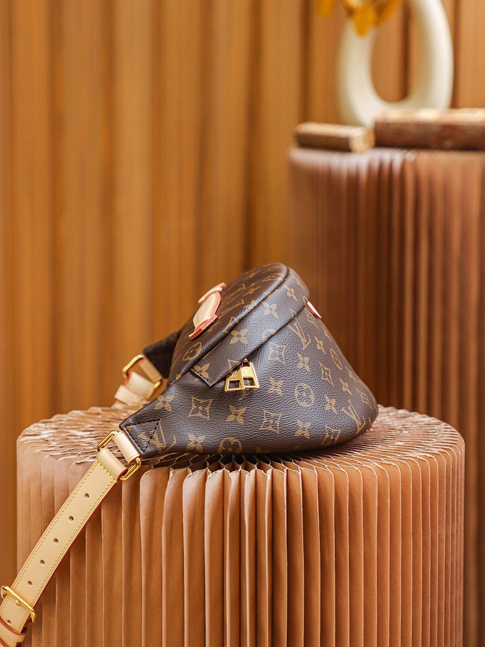 Louis Vuitton 𝐁𝐔𝐌𝐁𝐀𝐆 Belt Bag Series #M43644#