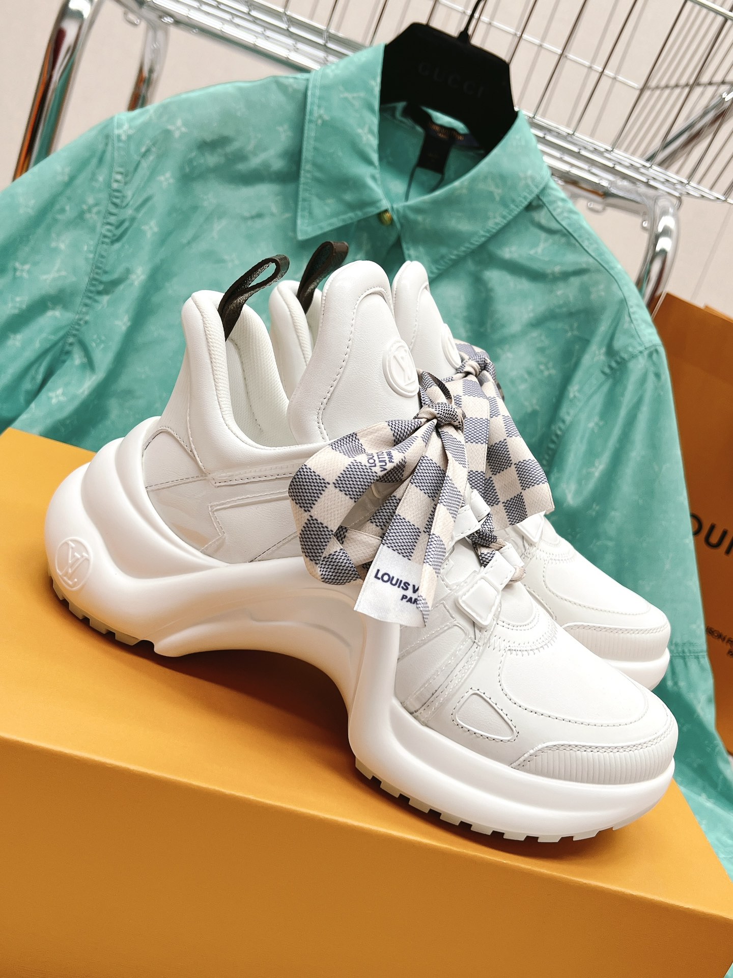 Louis Vuitton 2023 new color series old shoes