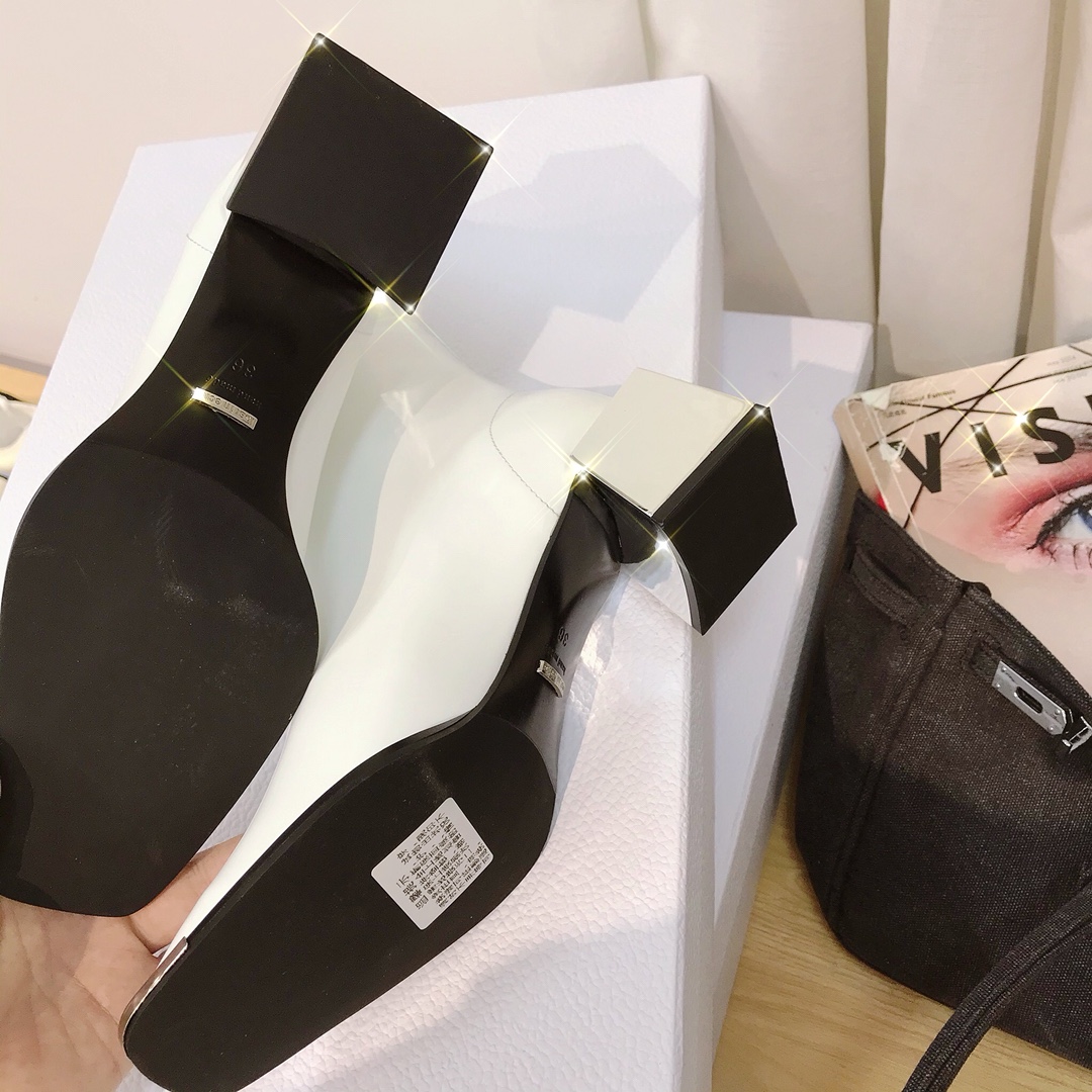 Lost in echo boots with large round buckle