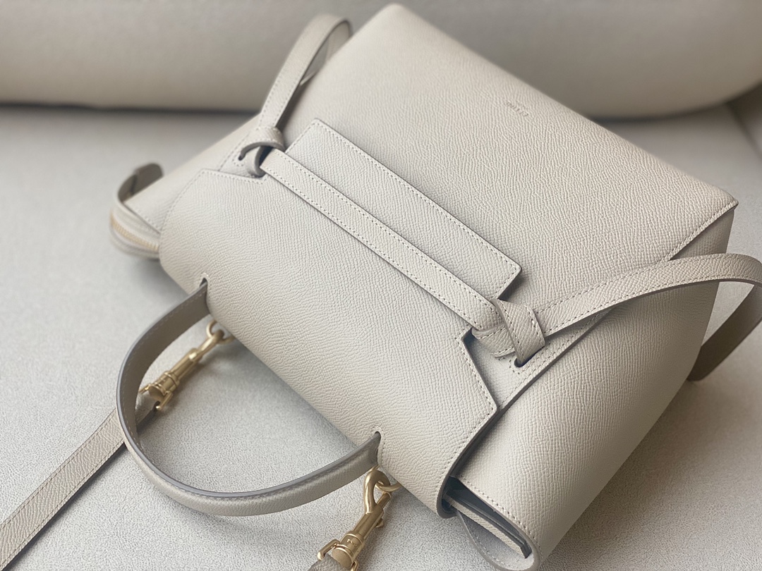 𝐂𝐞𝐥𝐢𝐧𝐞 BELT MICRO BAG in grained calfskin