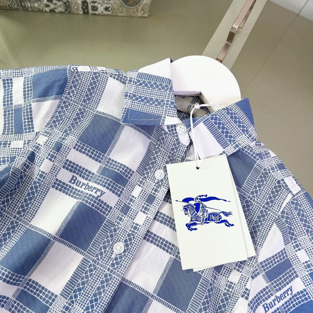 Burberry new boys and girls suits
