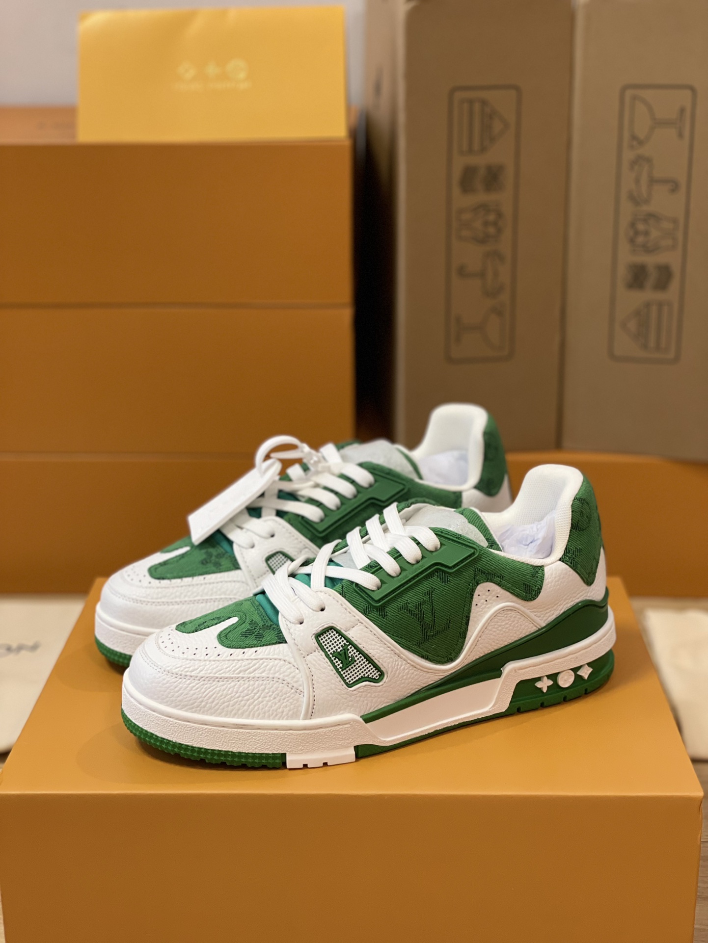 Louis Vuitton couple models DIY buckle sneakers sneakers