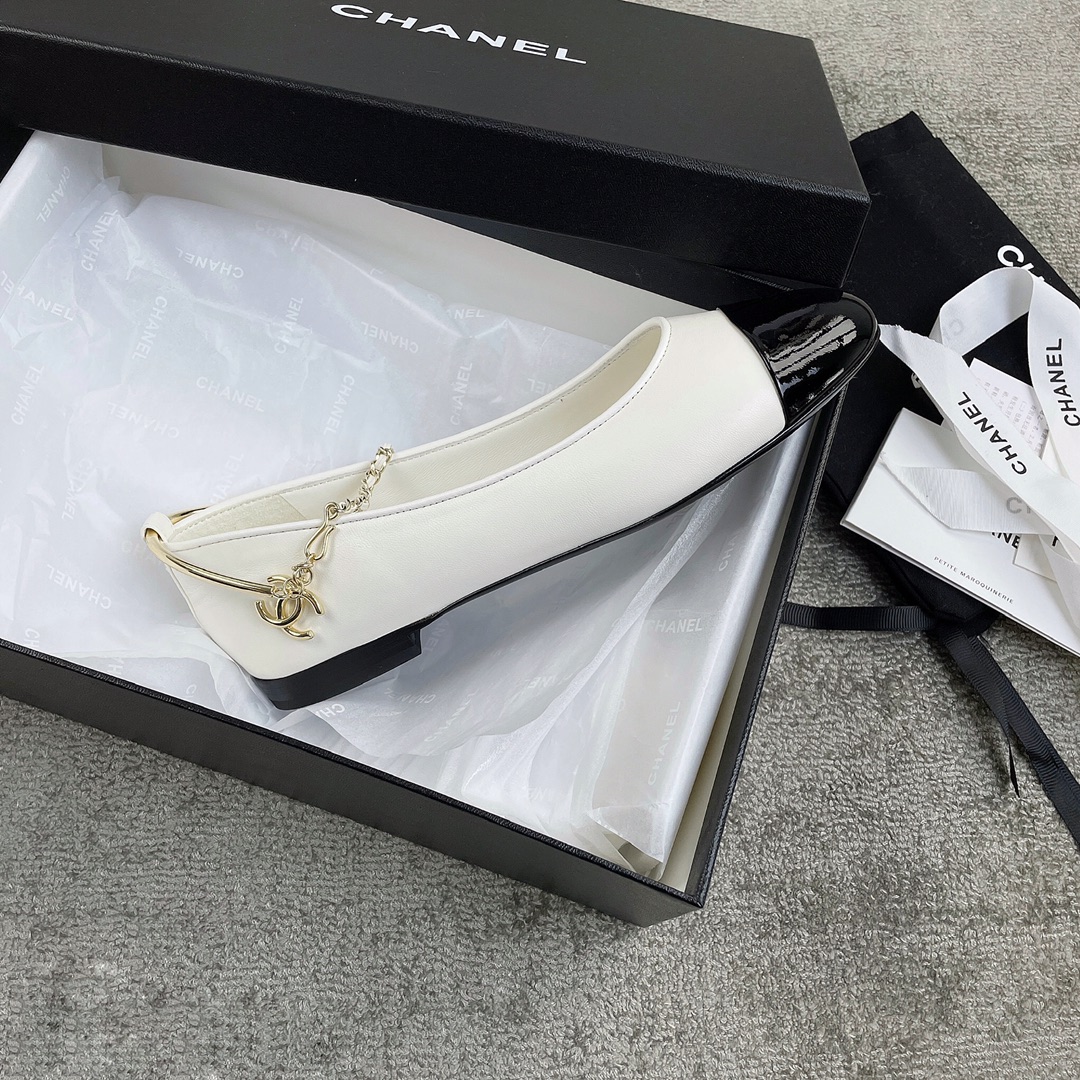 CHANEL 22 years of the latest models of a unique temperament of a ballet shoe zinc alloy half-ring iron ring design