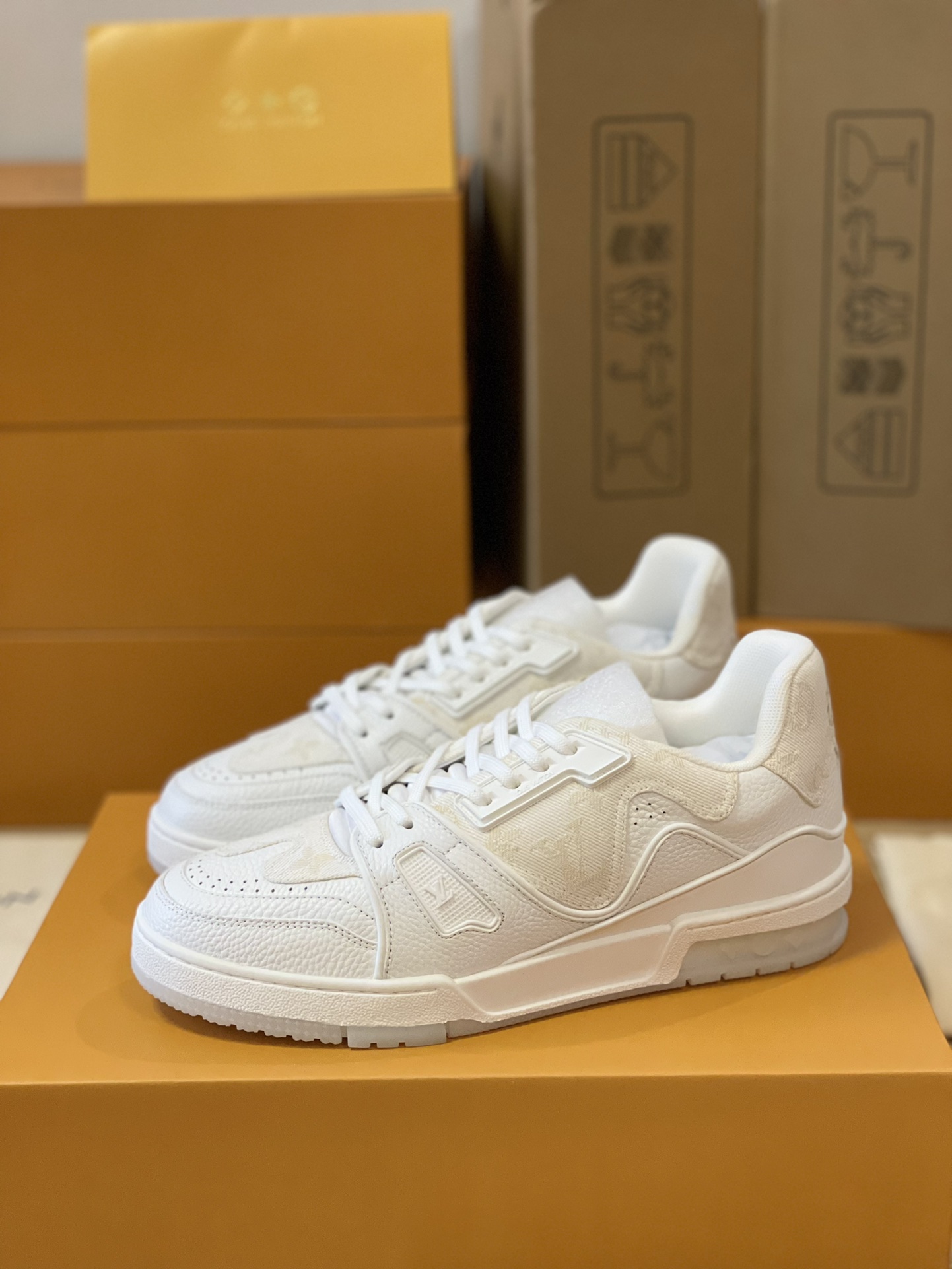 Louis Vuitton Trainer sneakers couple style 1A9IF5