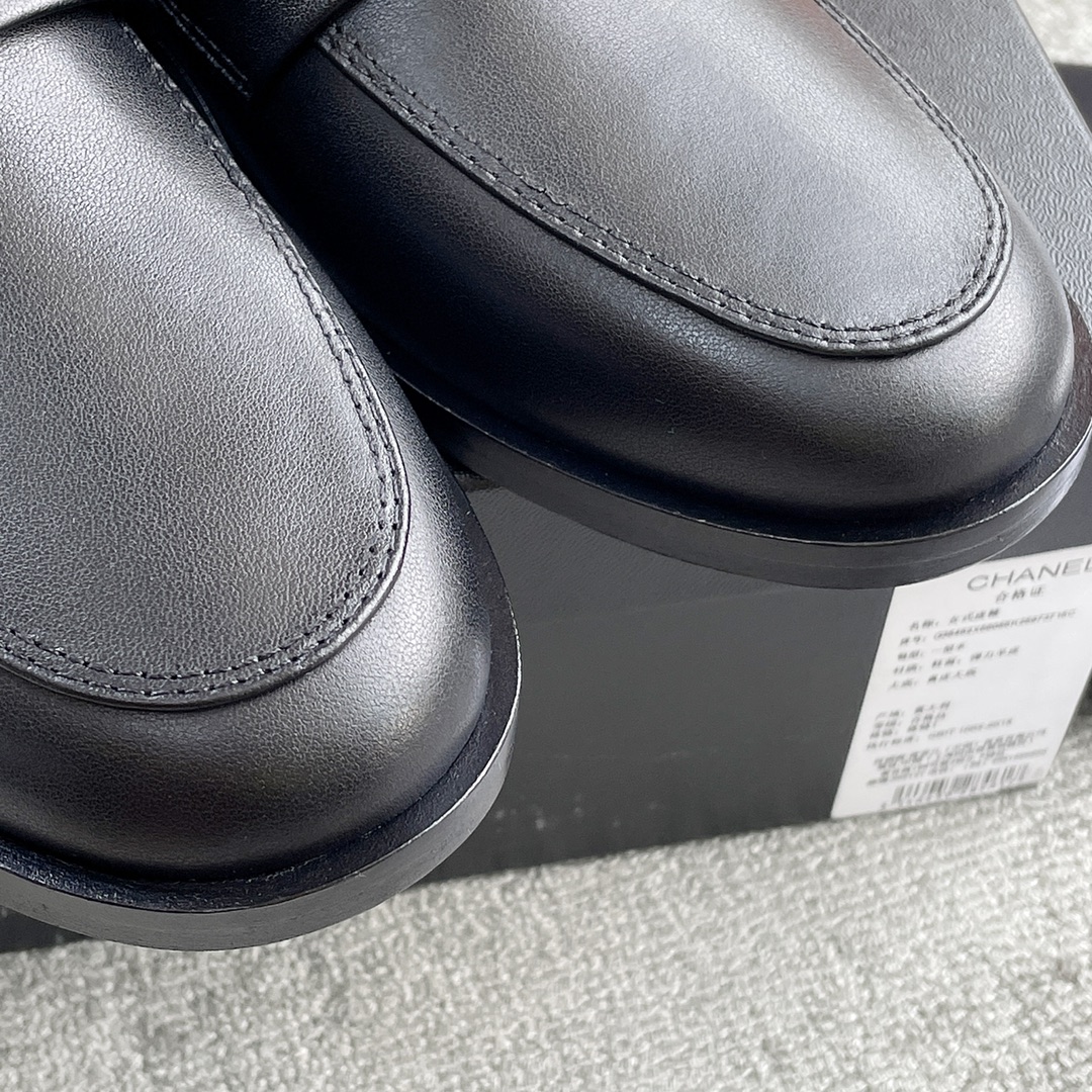 CHANEL Louboutins Simple small single shoes Lace-shaped round Logo leather outsole