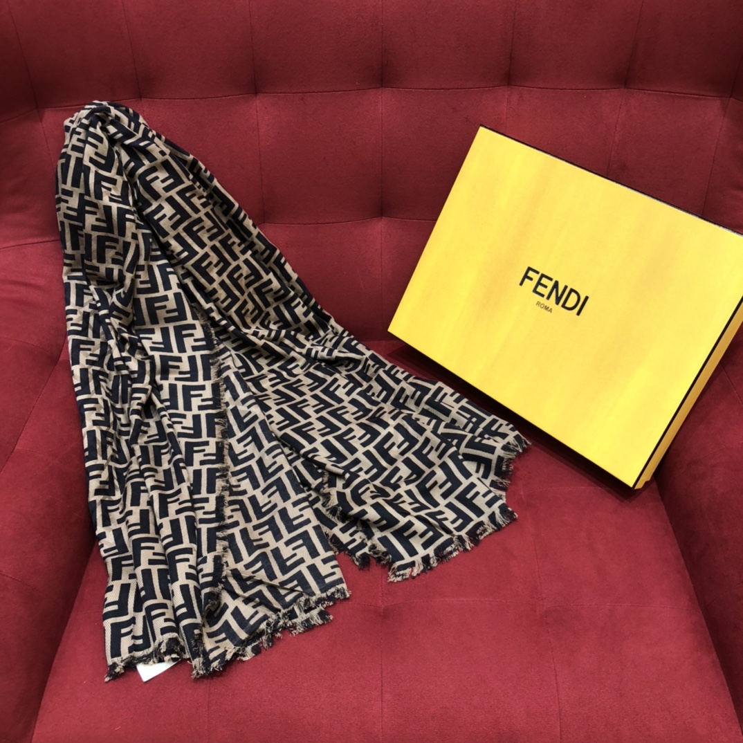 𝐅𝐞𝐧𝐝𝐢 Classic presbyopic shawl/scarf 70% wool content ➕ 30% mulberry silk fabric