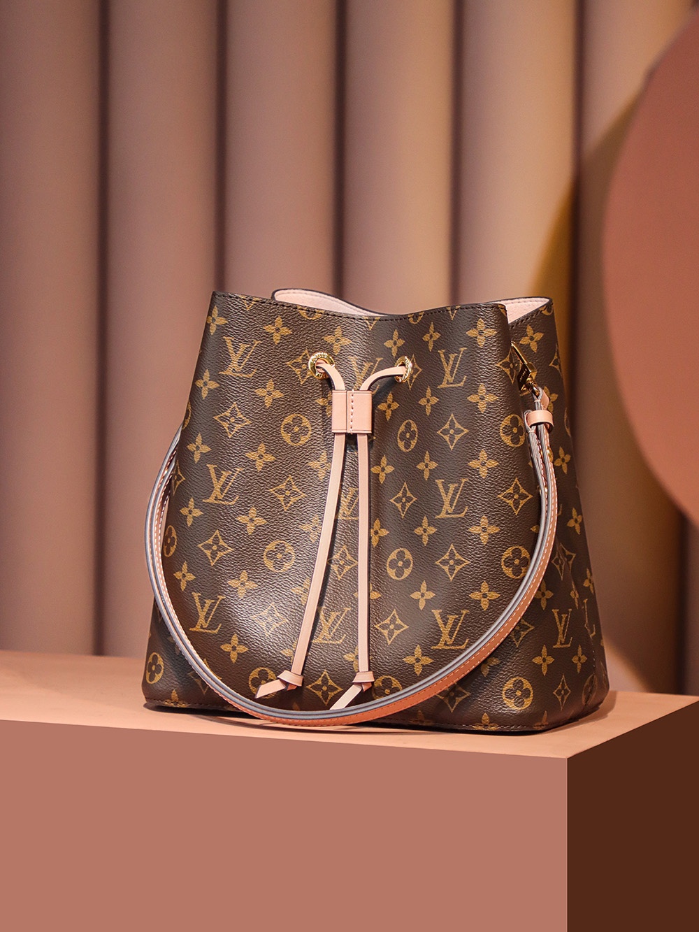 Louis Vuitton 𝙉𝙀𝙊𝙉𝙊🇫🇷French original material #M44022