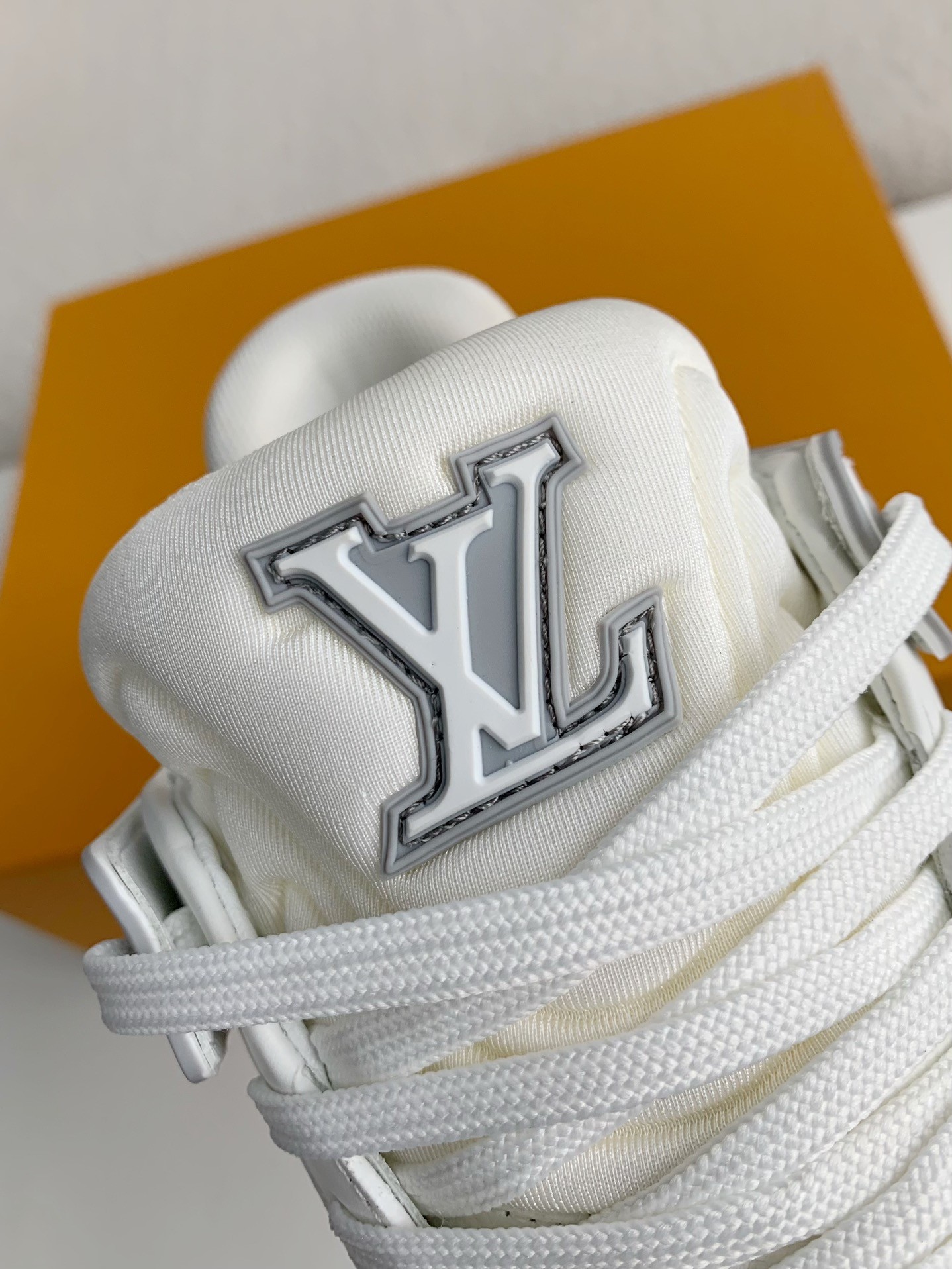 LOUIS VUITTON SNEAKERS