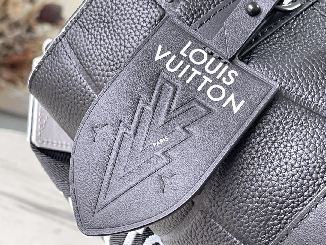 𝐋𝐎𝐔𝐈𝐒 𝐕𝐔𝐈𝐓𝐓𝐎𝐍     M21543