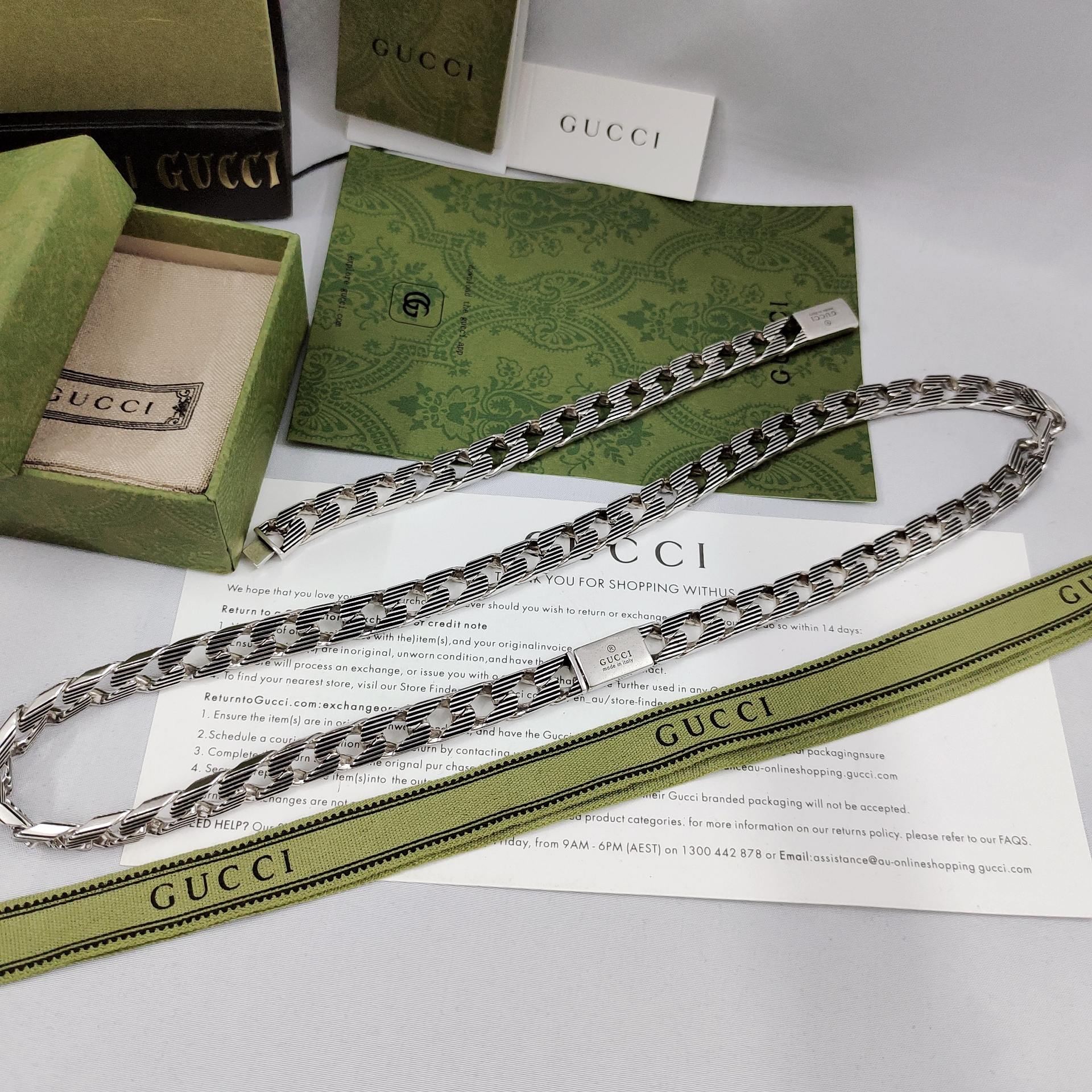 𝐆𝐮𝐜𝐜𝐢 pattern hand necklace