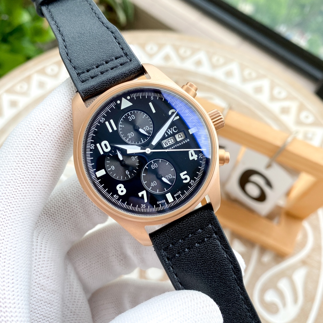 IWC- Pilot's Watch Chronograph Green Dial Pilot's Watch Chronograph New creations launched during the watch fair