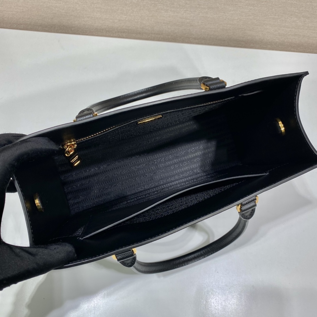 𝐏𝐑𝐀𝐃𝐀 Large Tootsie bag 1BA337