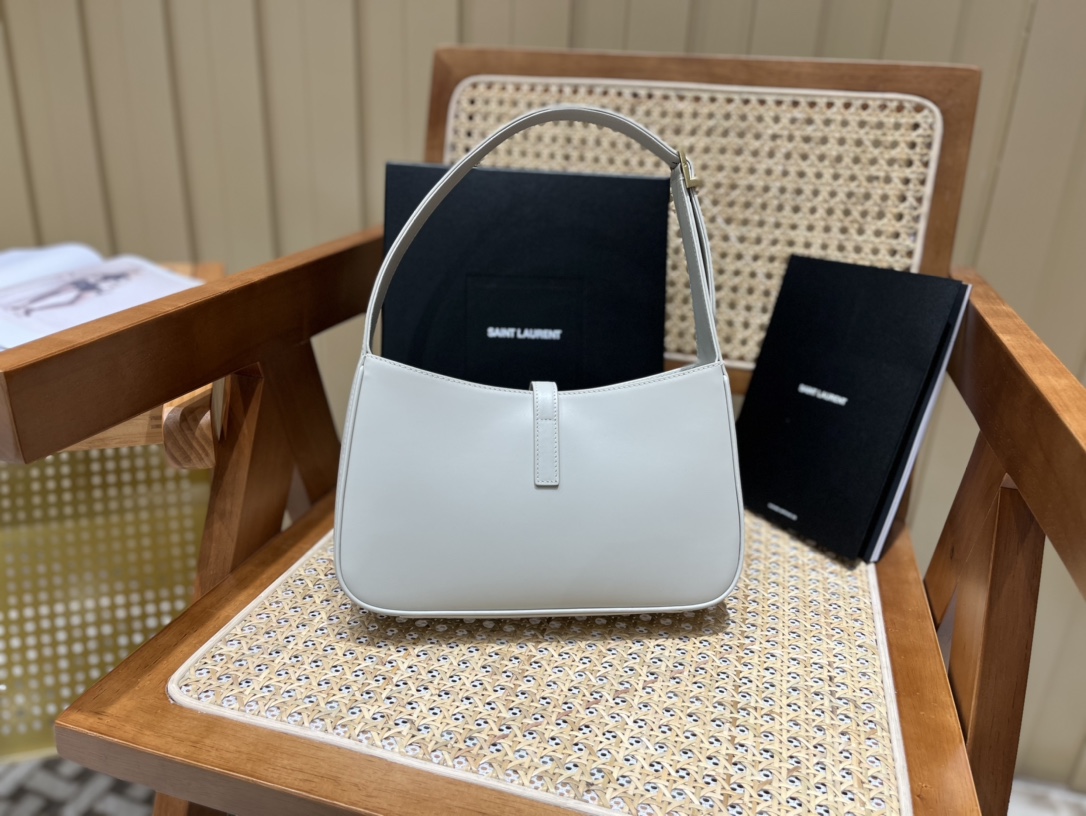 SAINT LAURENT Model: 657228 plain original leather.JD