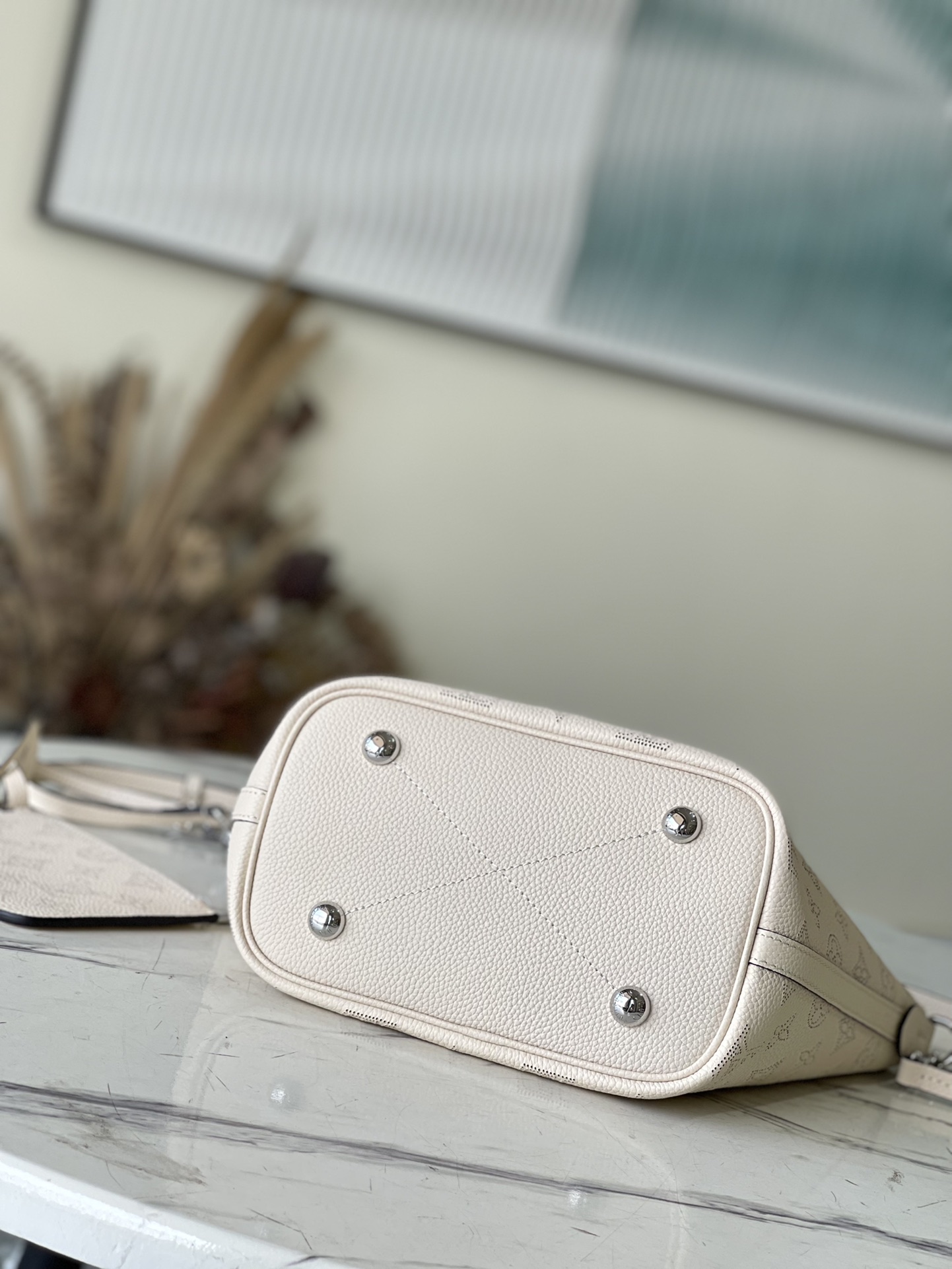 𝐋𝐎𝐔𝐈𝐒 𝐕𝐔𝐈𝐓𝐓𝐎𝐍    M21909