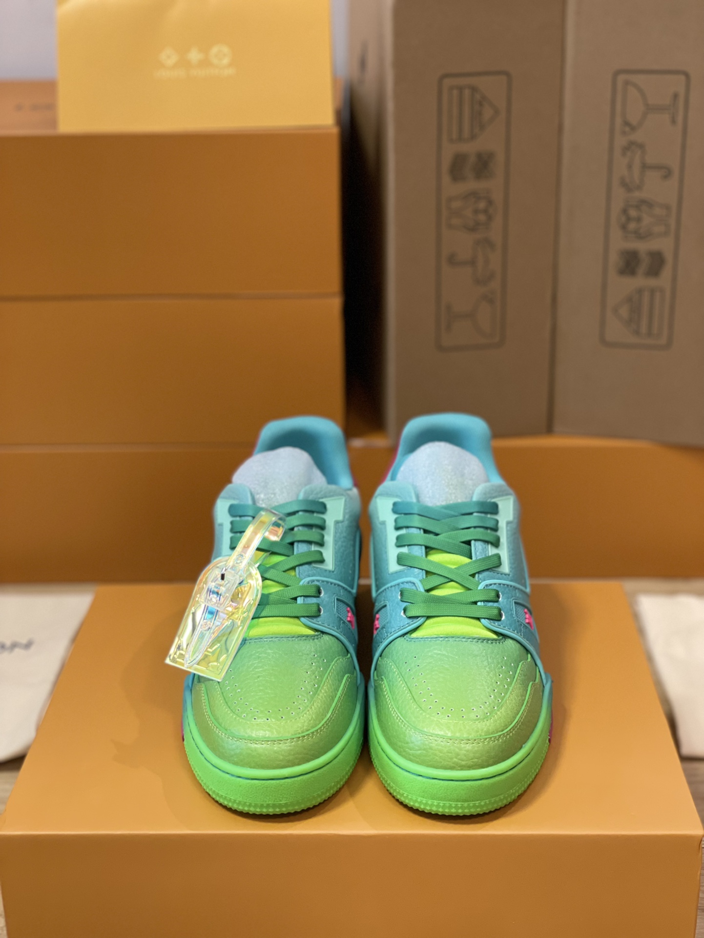 Louis Vuitton couple models LVTRAINER sneakers model number MS0119