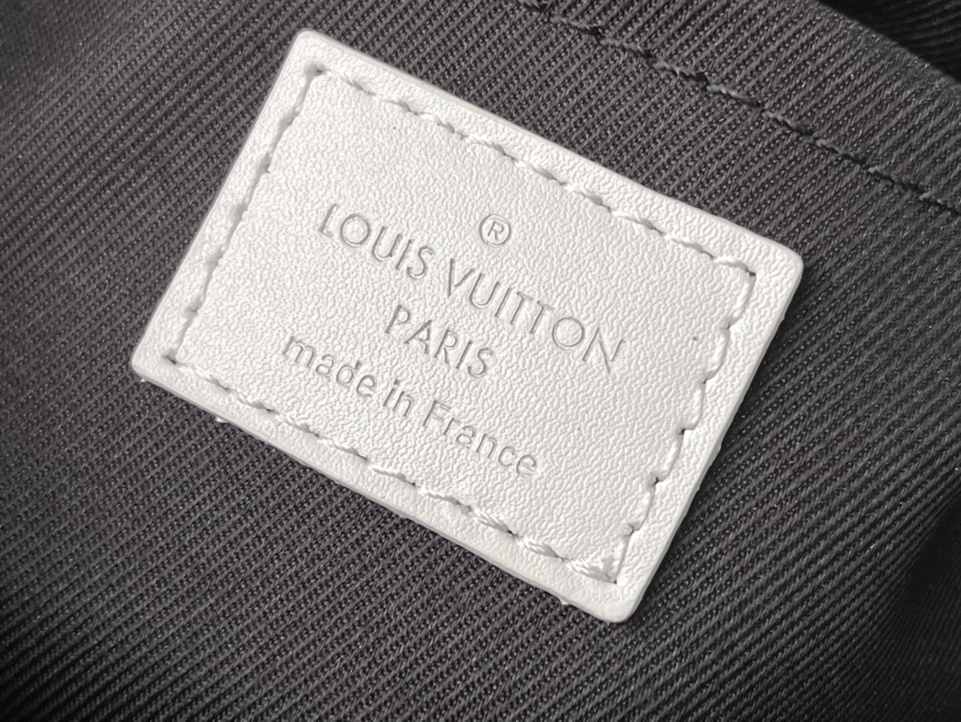 𝐋𝐎𝐔𝐈𝐒 𝐕𝐔𝐈𝐓𝐓𝐎𝐍     M21543