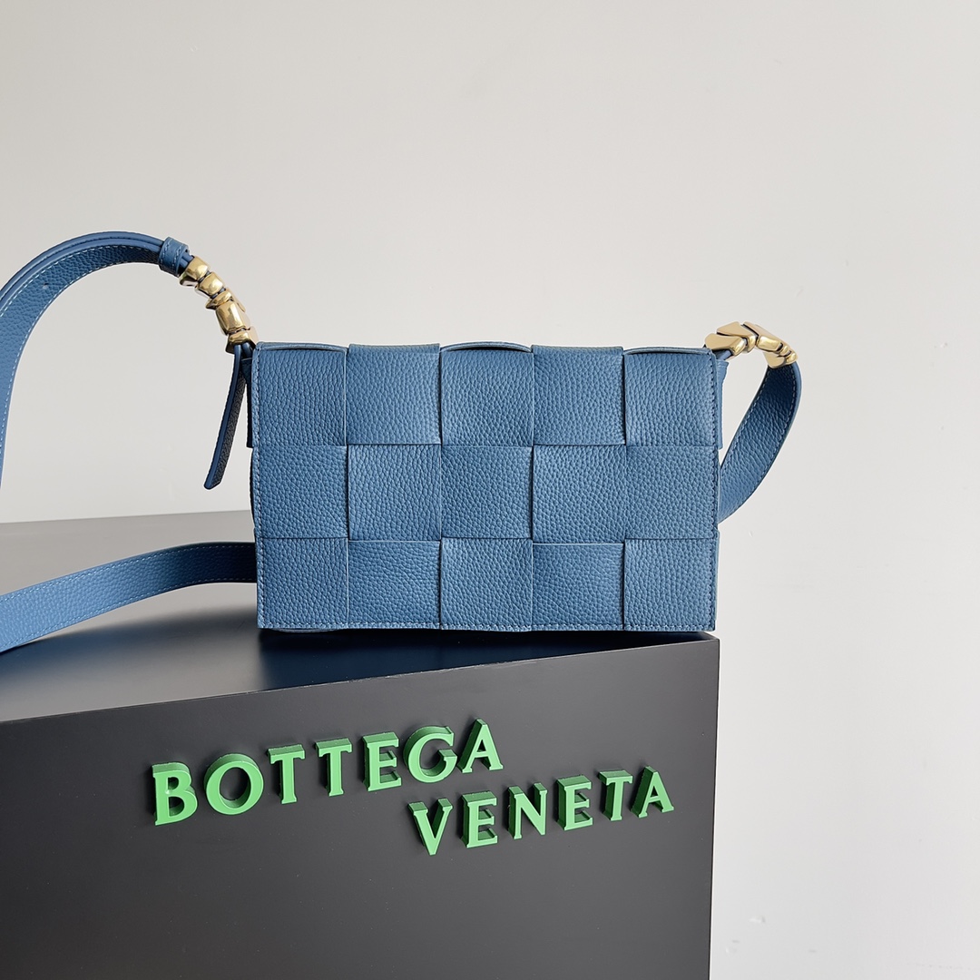 Bottega Veneta Cassette 5-panel lychee print dark blue #666870