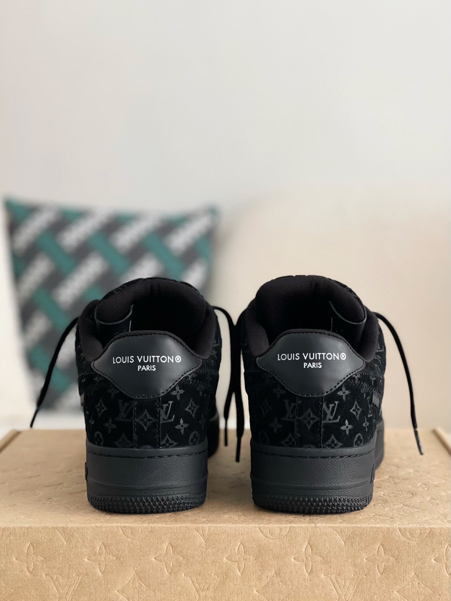 LOUIS VUITTON × NIKE AIR FORCE 1 Sneaker