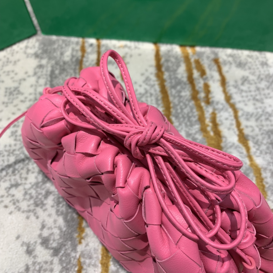 Bottega Veneta  THE MINI POUCH  #585852