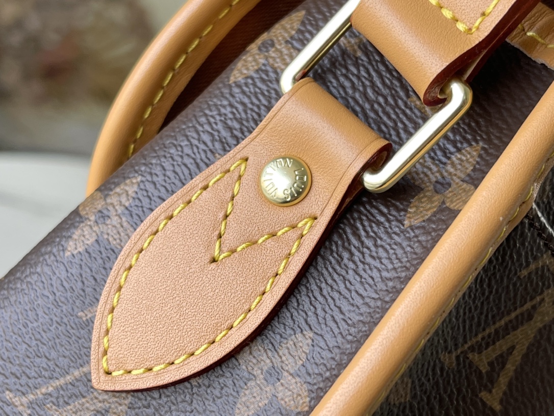 𝐋𝐎𝐔𝐈𝐒 𝐕𝐔𝐈𝐓𝐓𝐎𝐍    M42247