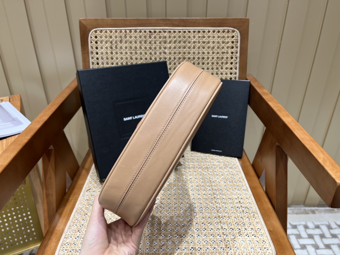 SAINT LAURENT▪️ 𝗟𝗲 𝗙𝗲𝗿𝗺𝗼𝗶𝗿▪️672615 original leather