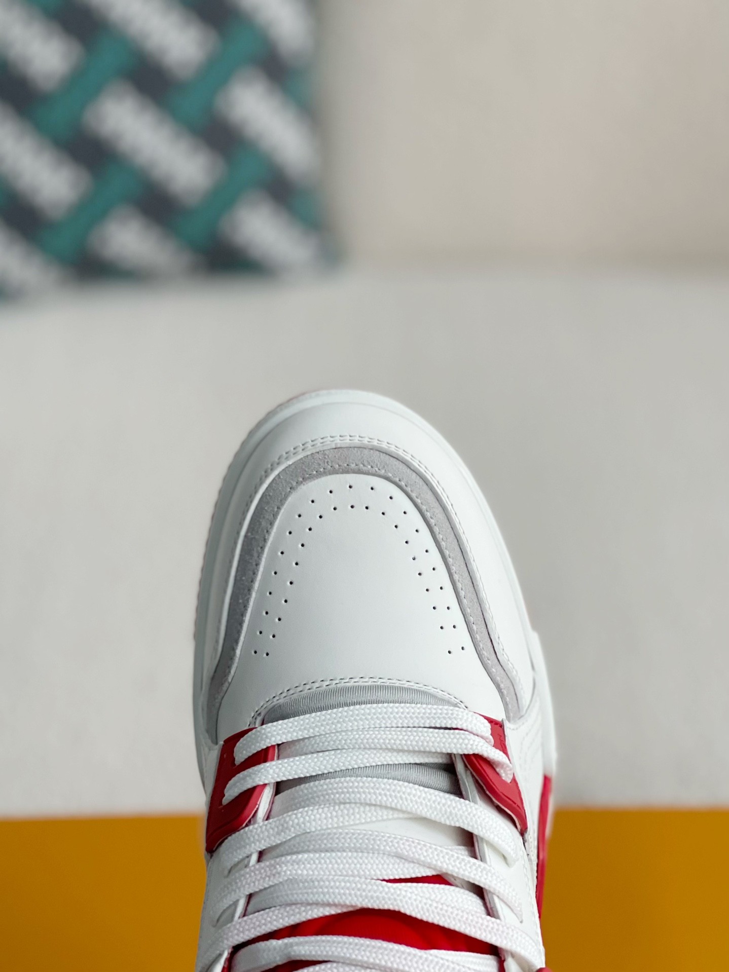 LOUIS VUITTON SNEAKERS