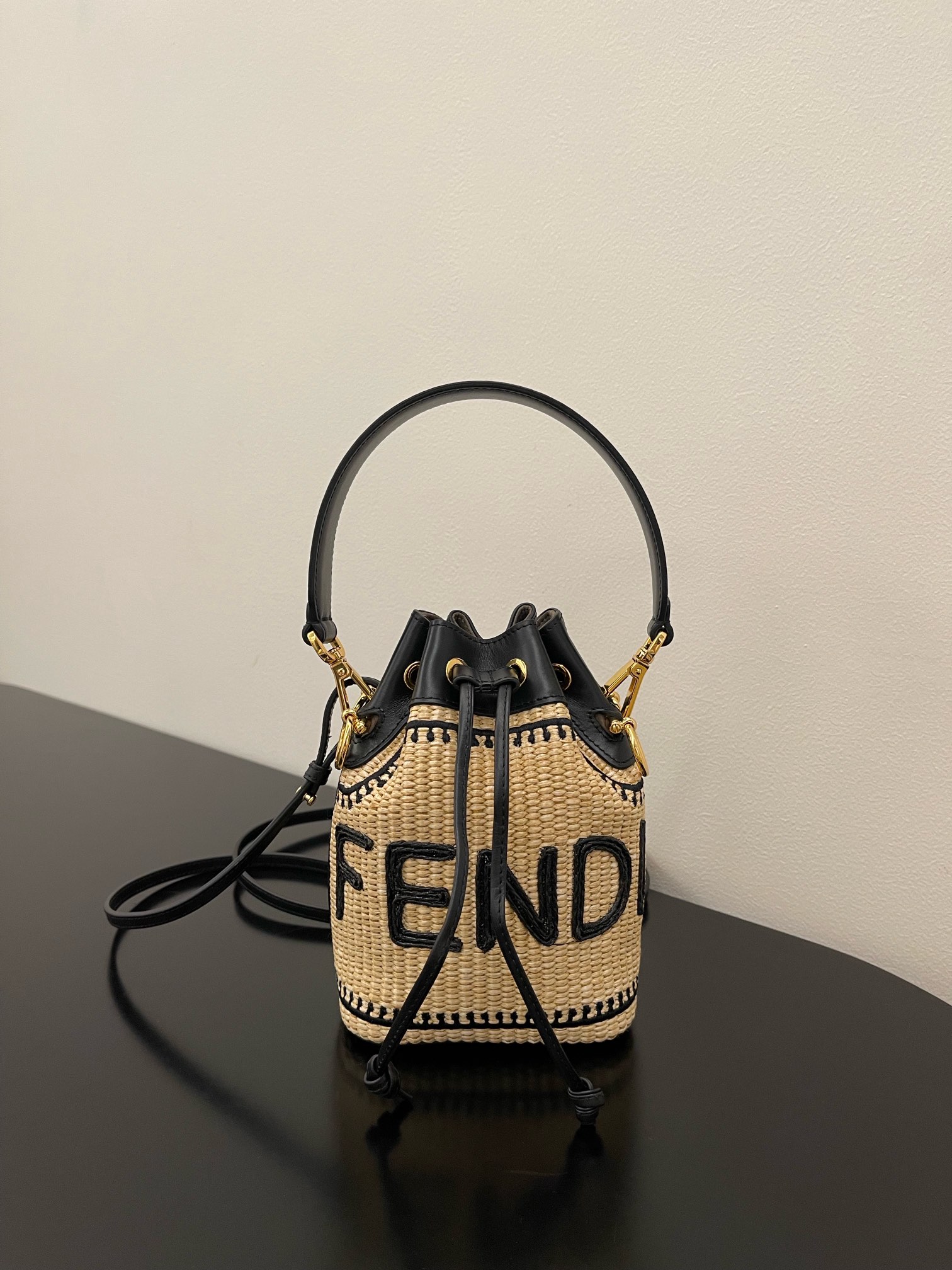 FENDI straw small bucket