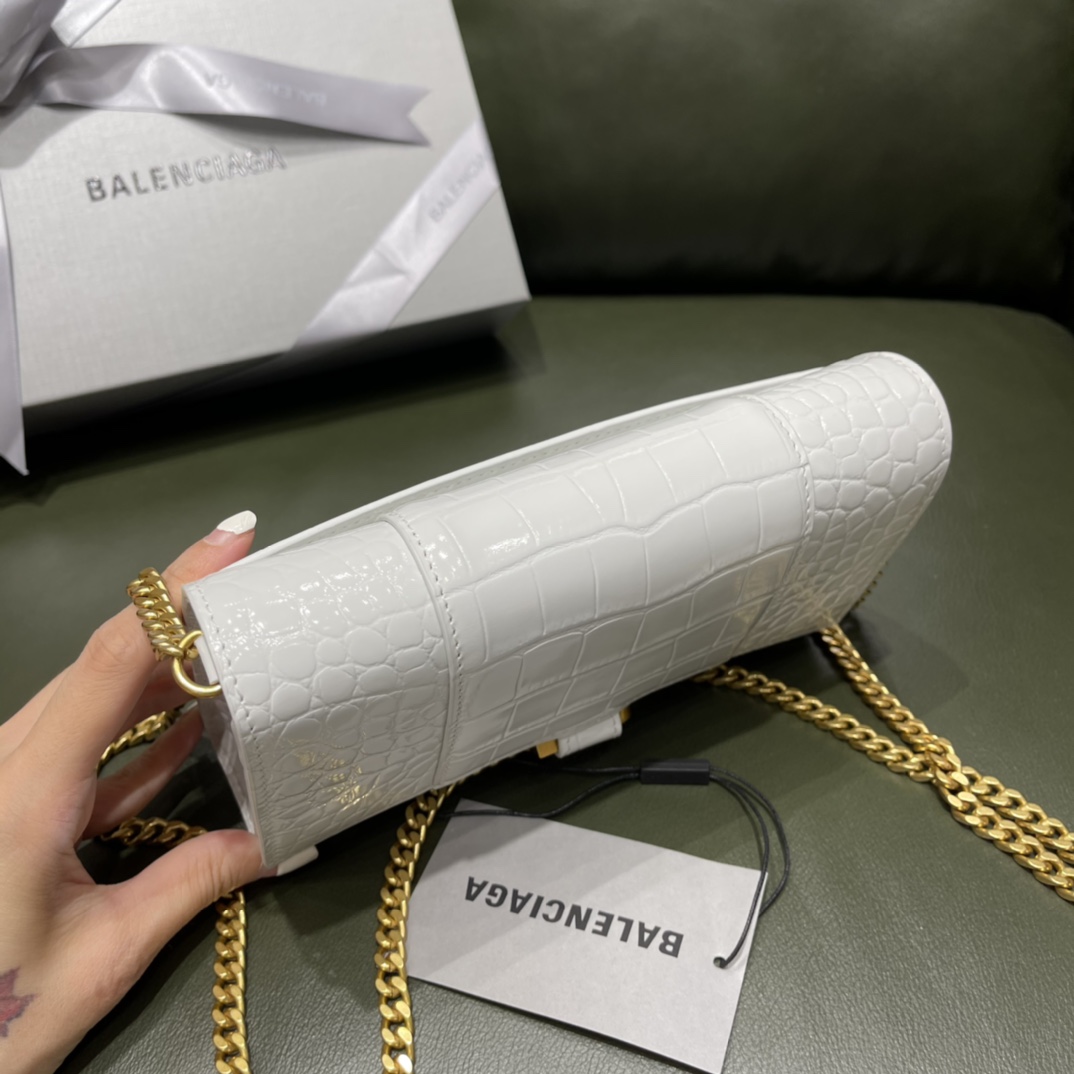 BALENCIAGA 𝐇𝐨𝐮𝐫𝐠𝐥𝐚𝐬𝐬 𝐰𝐚𝐥𝐥𝐞𝐭 𝐨𝐧 𝐜𝐡𝐚𝐢𝐧 ⏳ ▪️ crocodile print white gold buckle