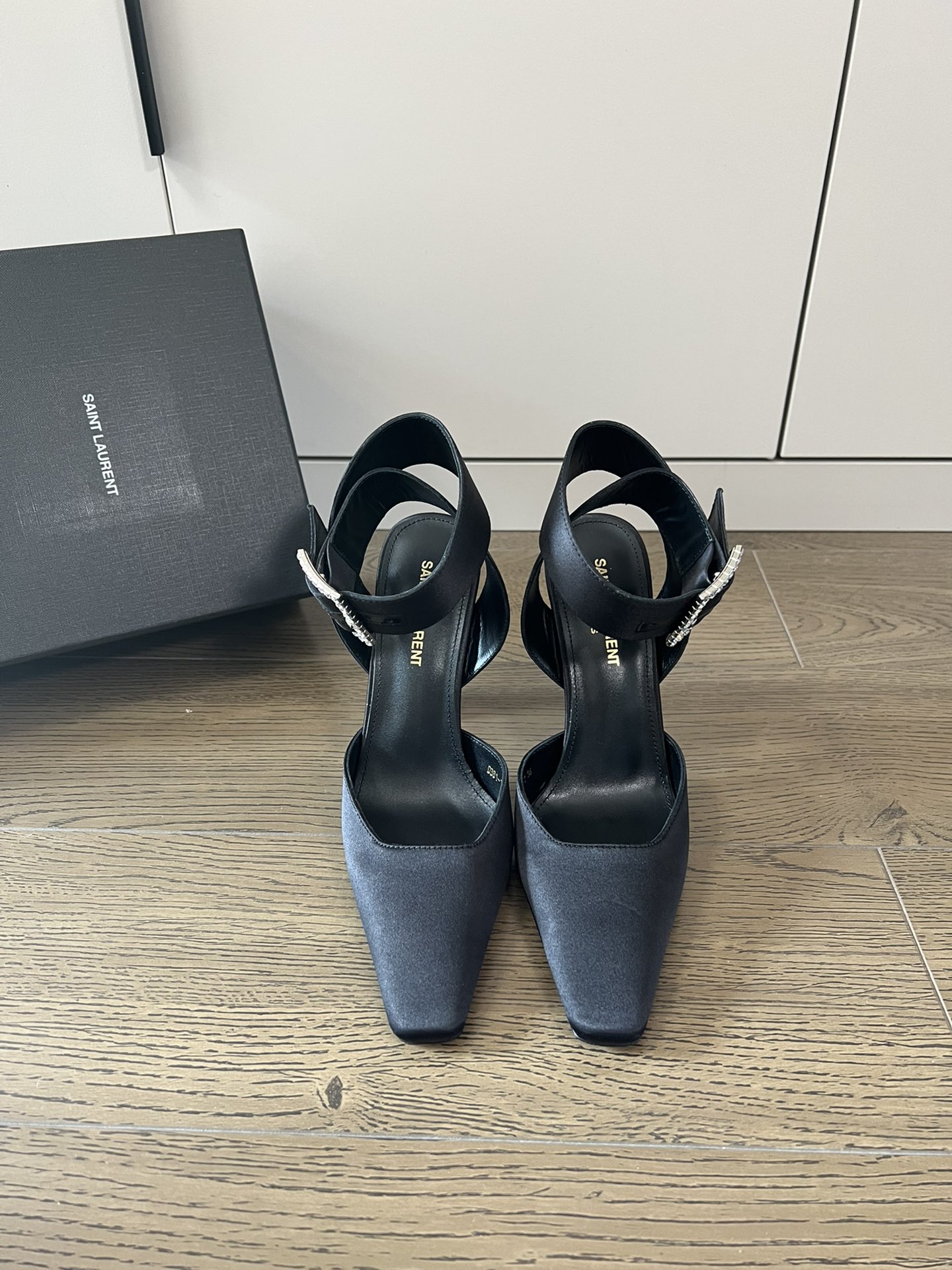 𝙎𝙖𝙞𝙣𝙩 𝙇𝙖𝙪𝙧𝙚𝙣𝙩 | 𝟐𝟎𝟐𝟐/𝐒𝐒 𝐧𝐞𝐰 YSL｜Saint Laurent silk diamond buckle high heels Imported silk