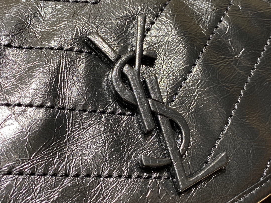 SAINT LAURENT  𝐍𝐢𝐤𝐢 28𝐜𝐦 #633158