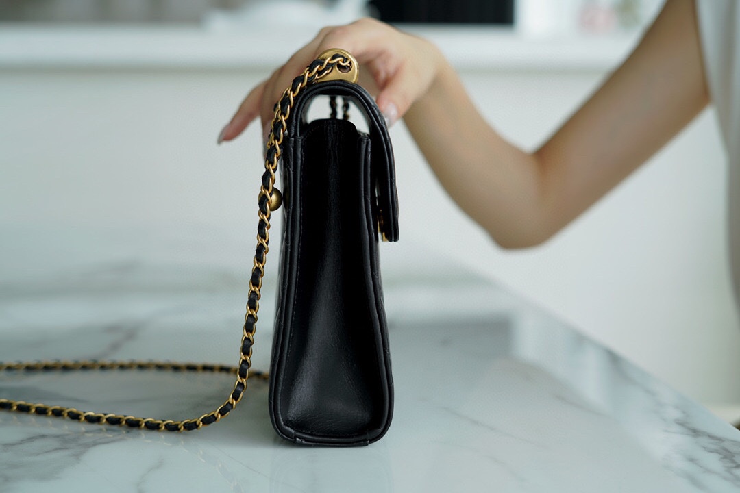 𝗖𝗛𝗔𝗘𝗡𝗟✦ ❥𝟚𝟘𝟚1 early autumn new double ball mobile phone bag black➿