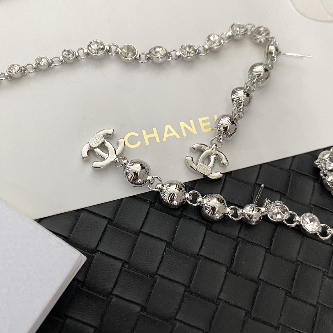CHANEL🇫🇷Xiaoxiang's latest style🆕🆕Silver round diamond long earrings