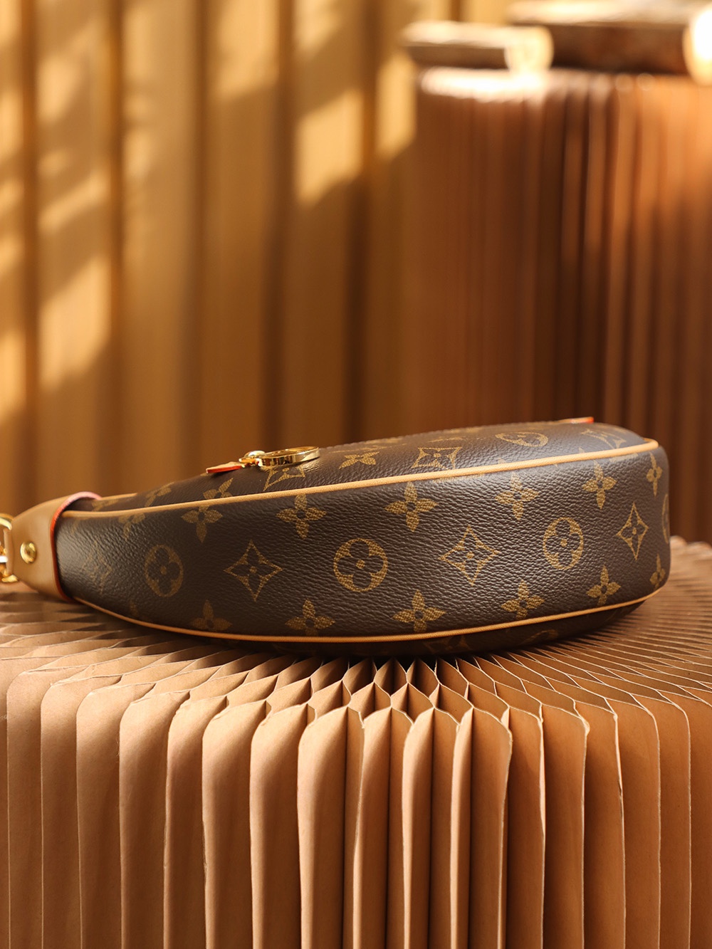 Louis Vuitton 𝐋𝐎𝐎𝐏 Series Pea Bag #M81098#
