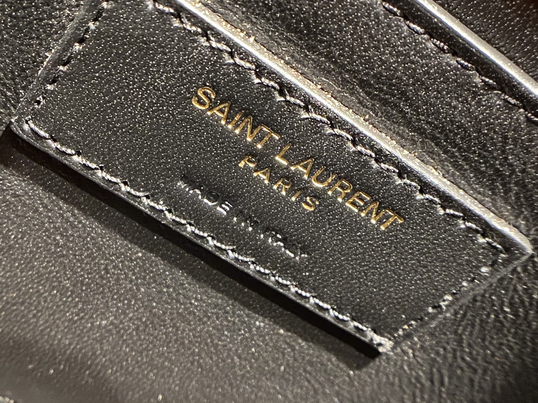 SAINT LAURENT 𝑴𝑨𝑵𝑯𝑨𝑻𝑻𝑨𝑵 𝑵𝑨𝑵𝑶#593741