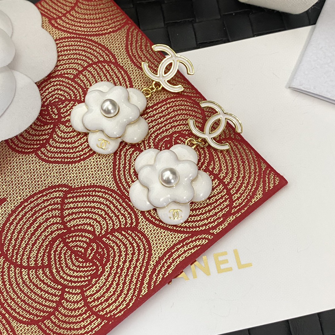 CHANEL🇫🇷Xiaoxiang three-dimensional letter camellia pearl stud earrings earrings jewelry