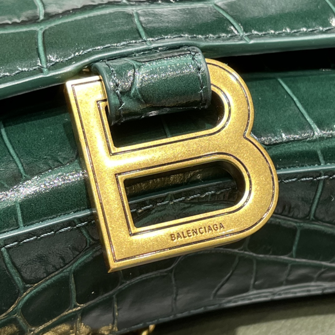 BALENCIAGA 𝐇𝐨𝐮𝐫𝐠𝐥𝐚𝐬𝐬 𝐰𝐚𝐥𝐥𝐞𝐭 𝐨𝐧 𝐜𝐡𝐚𝐢𝐧 ⏳ ▪️ crocodile print green gold buckle