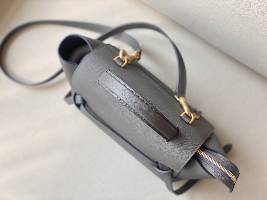 𝐂𝐞𝐥𝐢𝐧𝐞 BELT MICRO BAG in grained calfskin