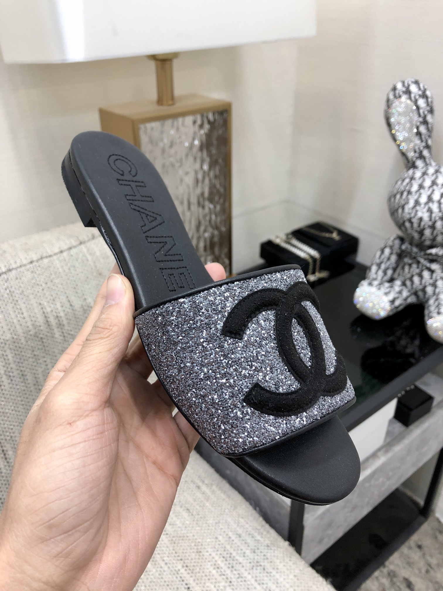 CHANEL 2023 spring and summer latest electric embroidery honey slippers Imported leather outsole