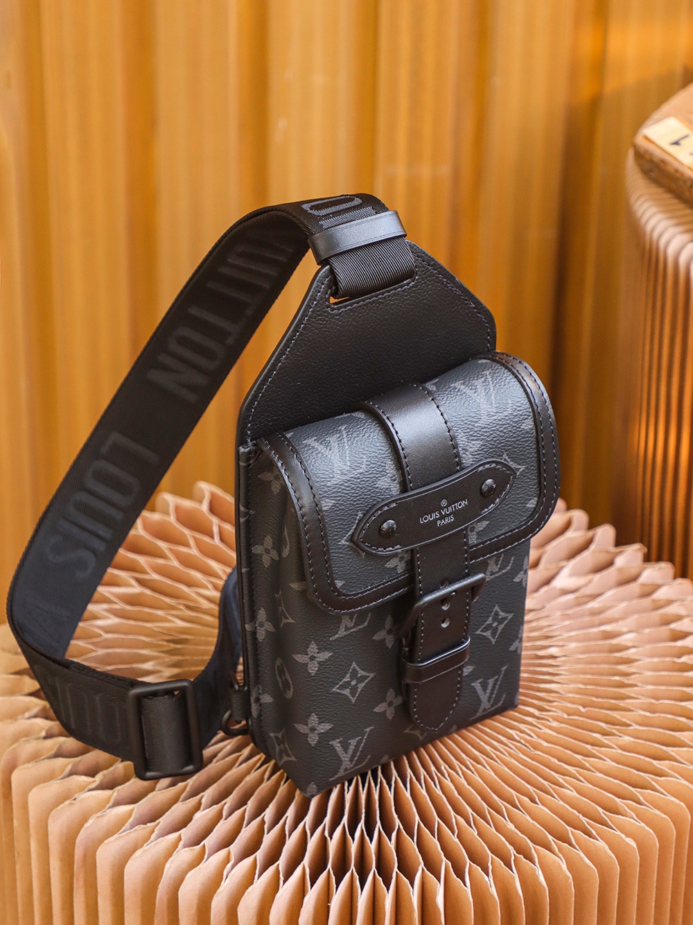 Louis Vuitton𝐒𝐀𝐔𝐌𝐔𝐑 shoulder bag #M45912