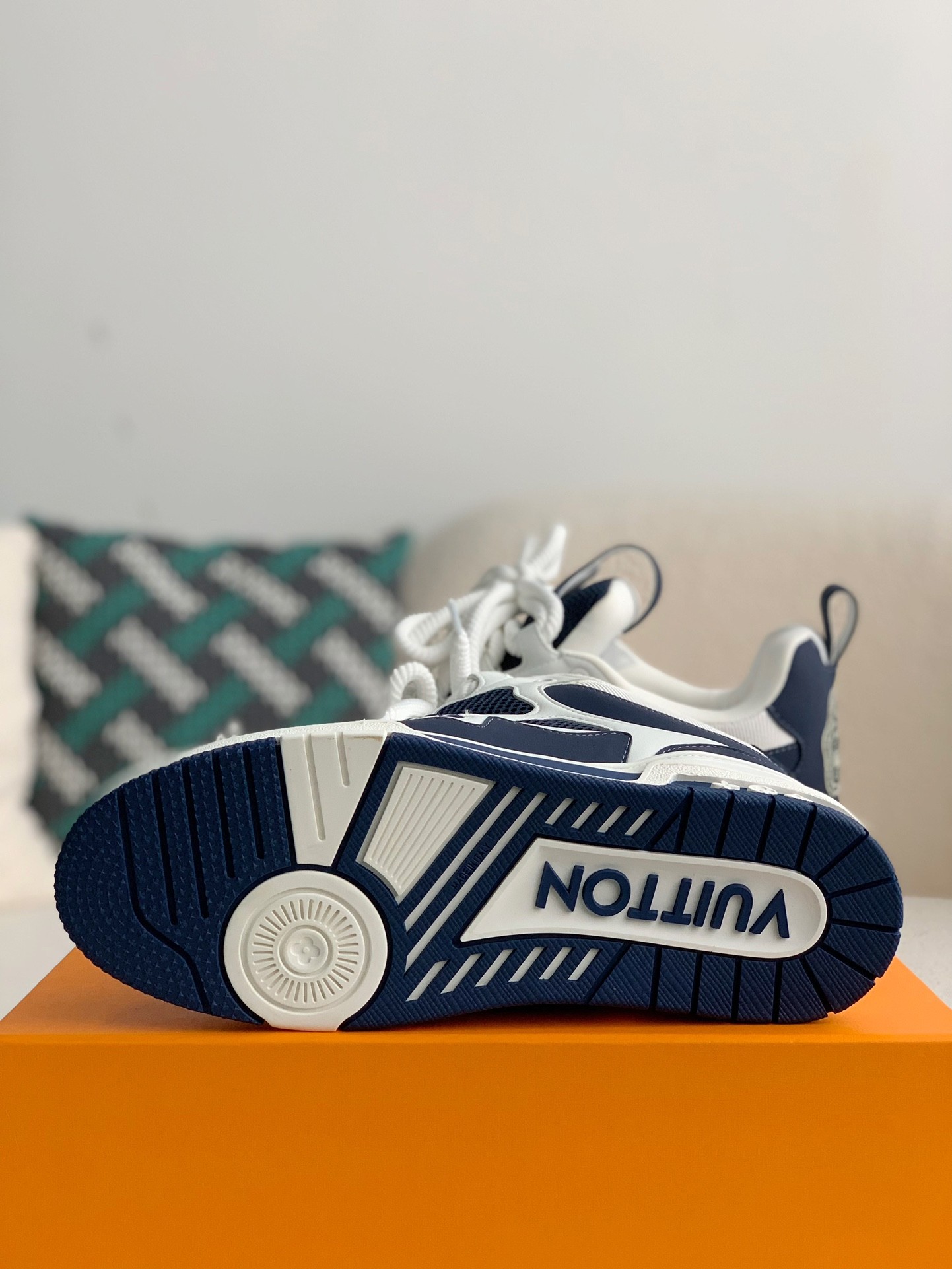 LOUIS VUITTON RUNNER TATIC Sneakers