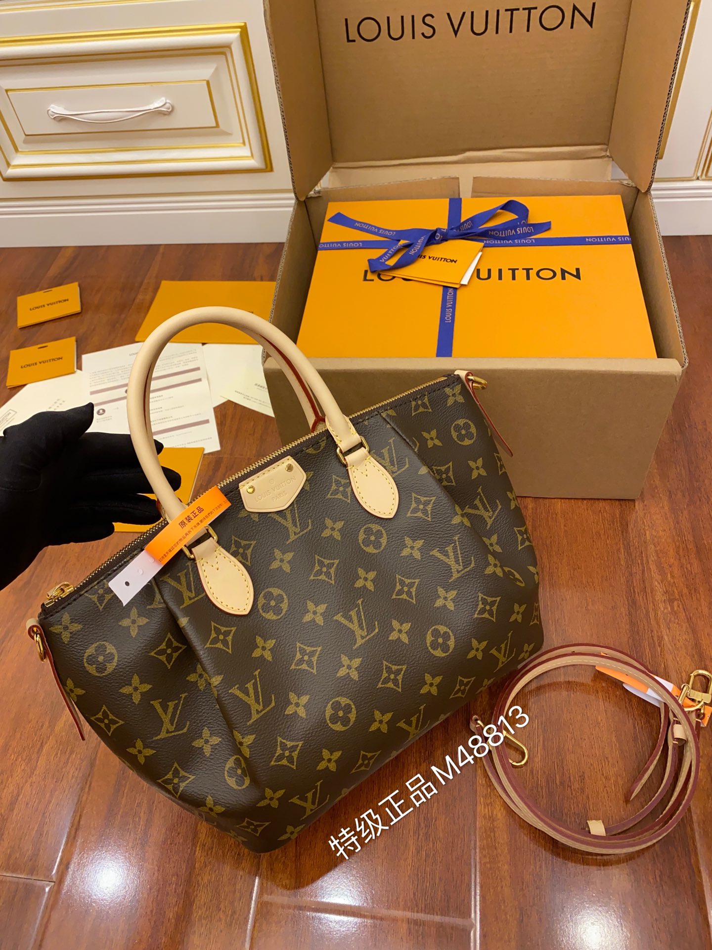 Louis Vuitton M48813