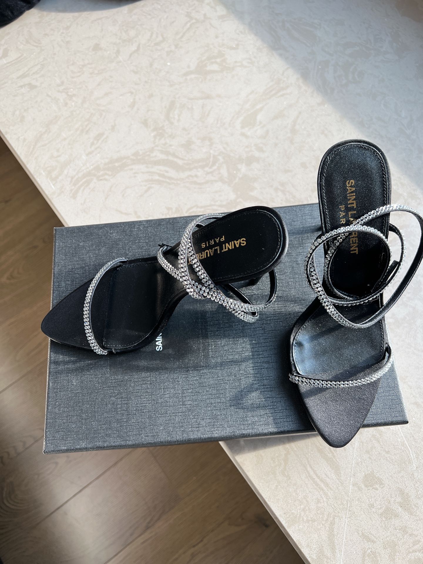 𝙎𝙖𝙞𝙣𝙩 𝙇𝙖𝙪𝙧𝙚𝙣𝙩 | 𝟐𝟎𝟐𝟐/𝐒𝐒 𝐧𝐞𝐰 YSL｜Saint Laurent new rhinestone buckle sandals snakeskin grain cowhide